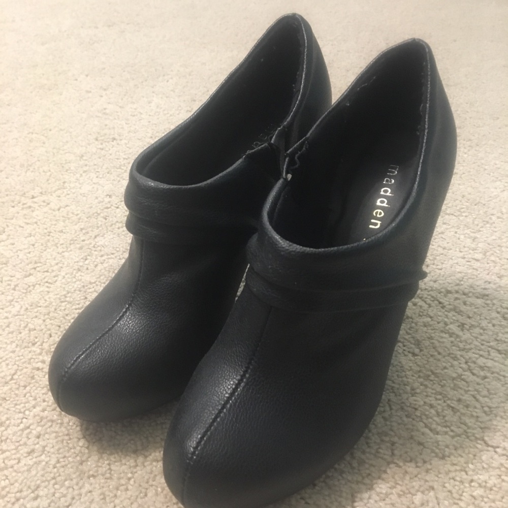 Leather black booties